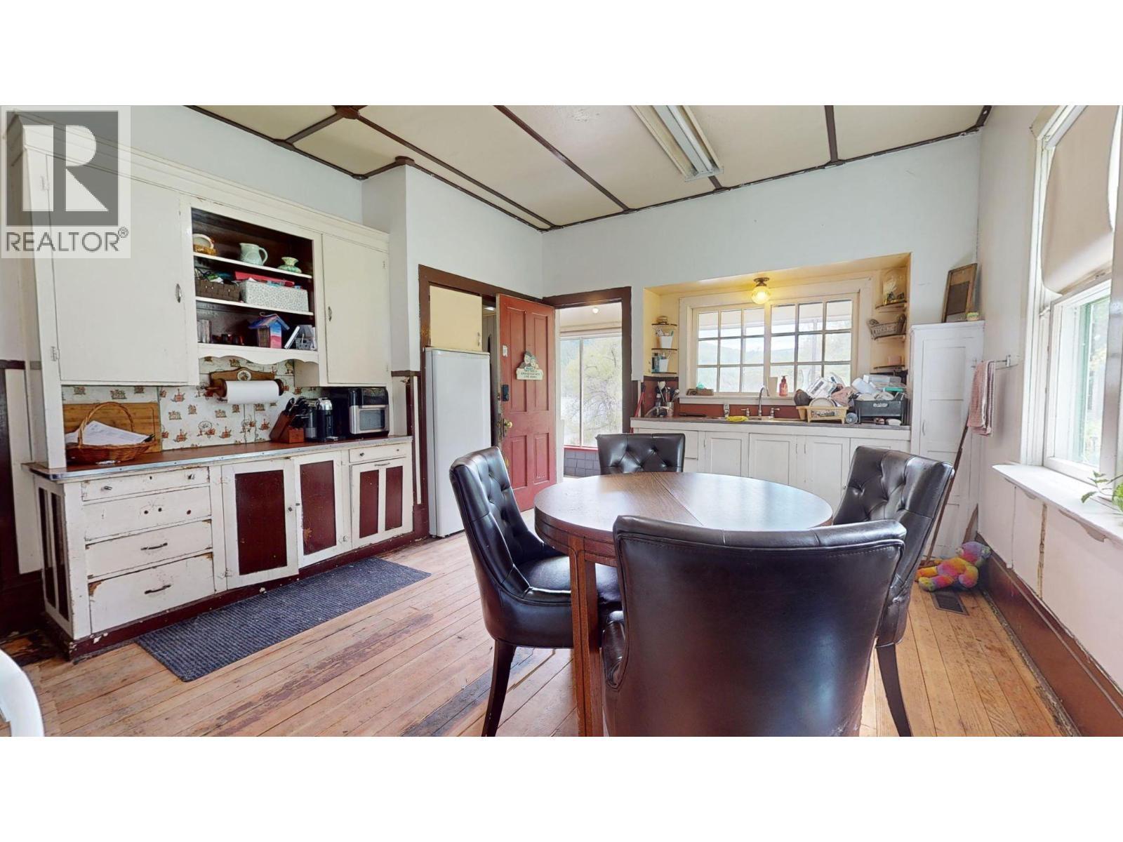 2415 Blind Bay Road, Blind Bay, BC - Indoor Photo Showing Dining Room
