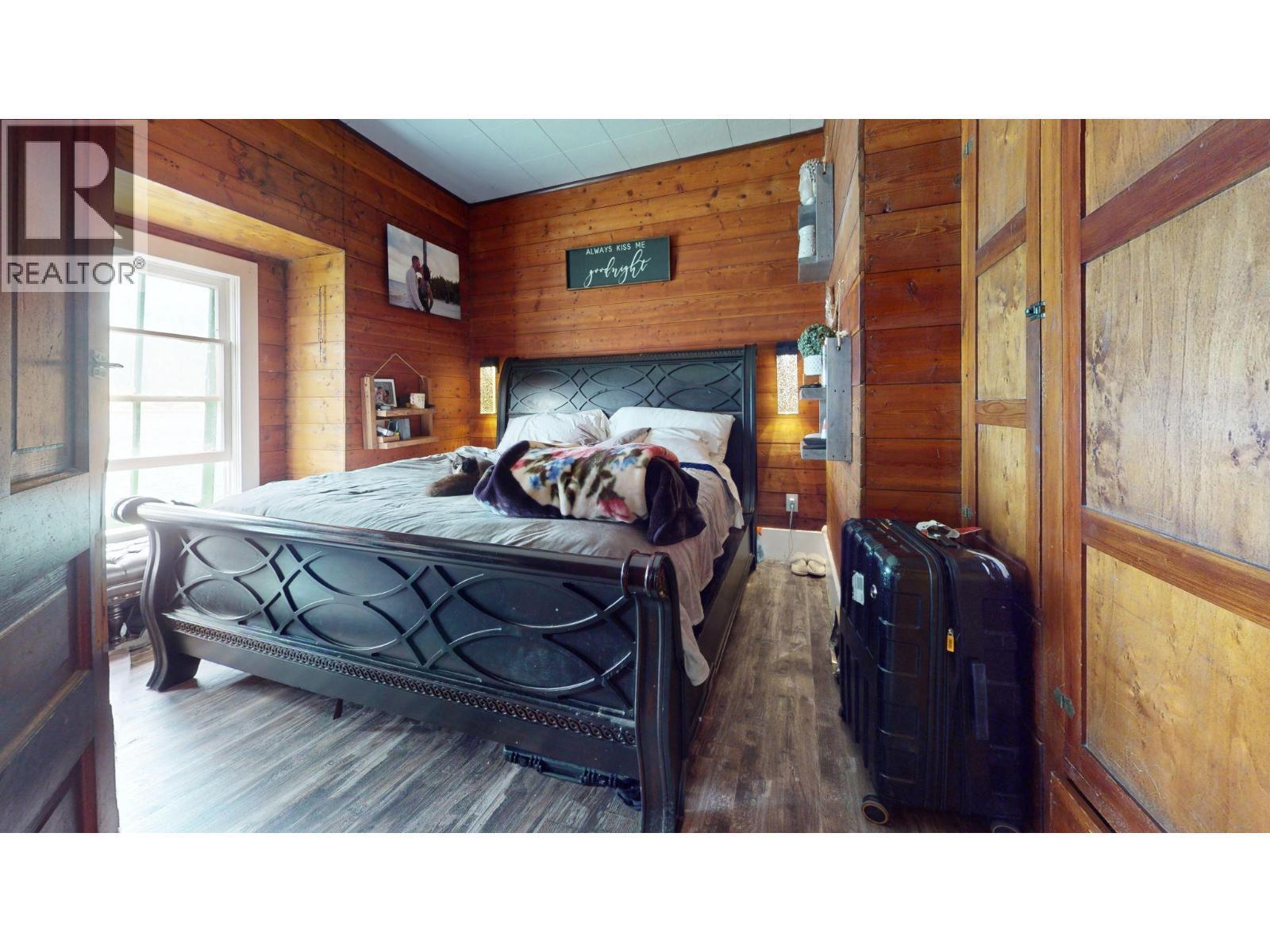 2415 Blind Bay Road, Blind Bay, BC - Indoor Photo Showing Bedroom