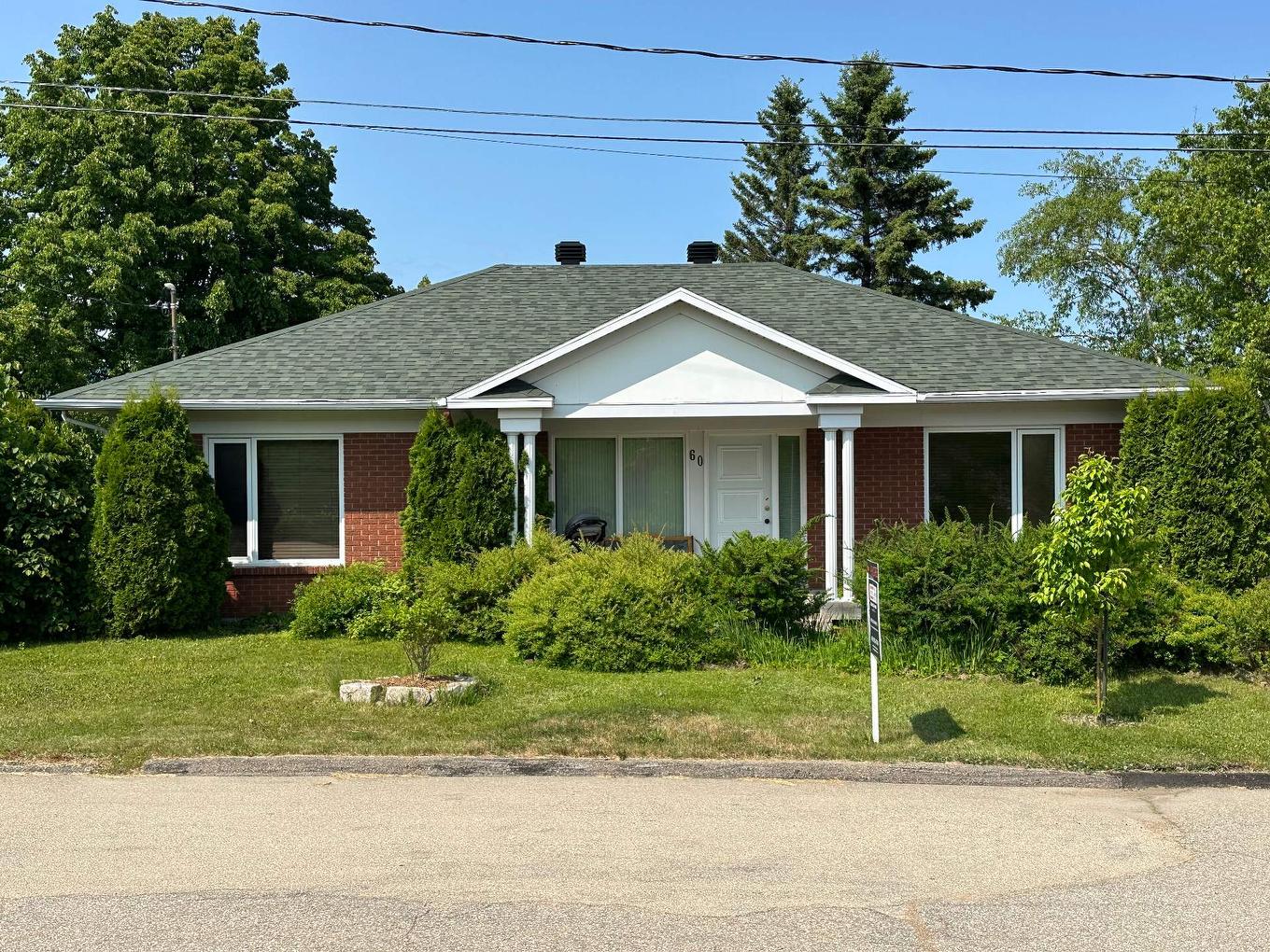 Façade - 60 Rue De La Miscoutine, La Malbaie, QC - Outdoor