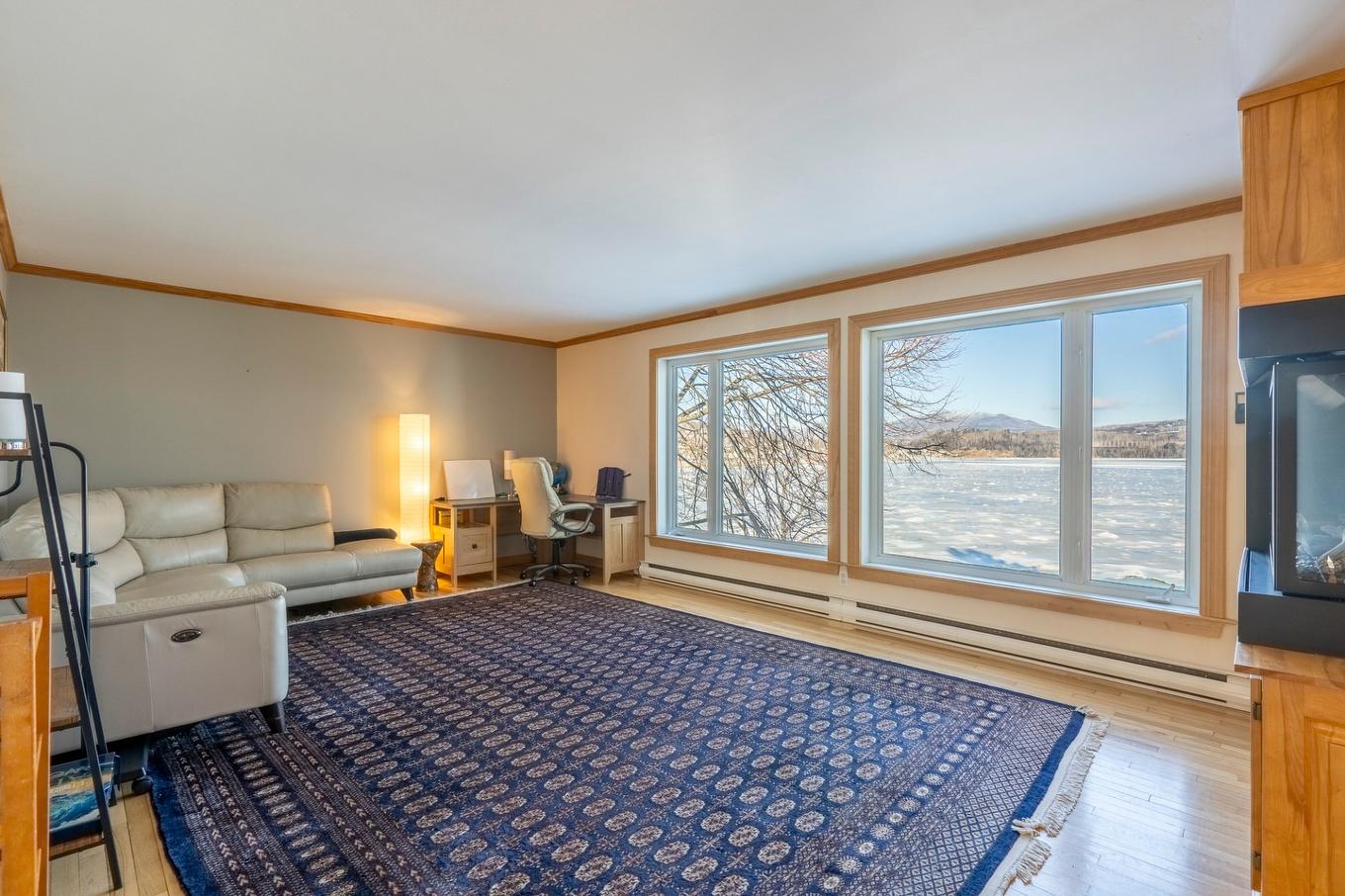 Salon - 60 Rue De La Miscoutine, La Malbaie, QC - Indoor