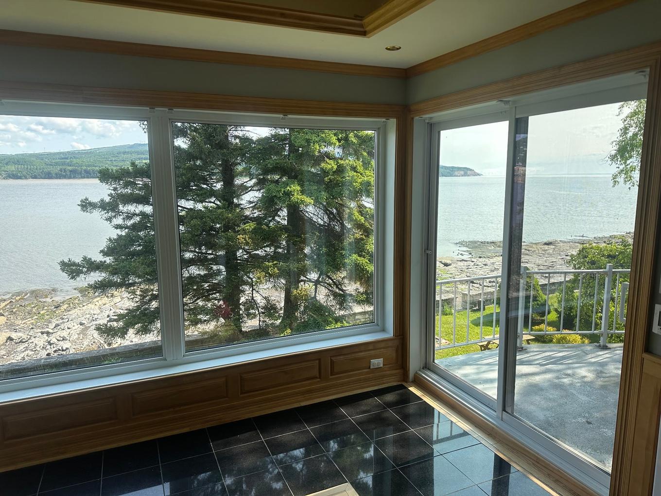 Vue sur l'eau - 60 Rue De La Miscoutine, La Malbaie, QC - Indoor Photo Showing Other Room