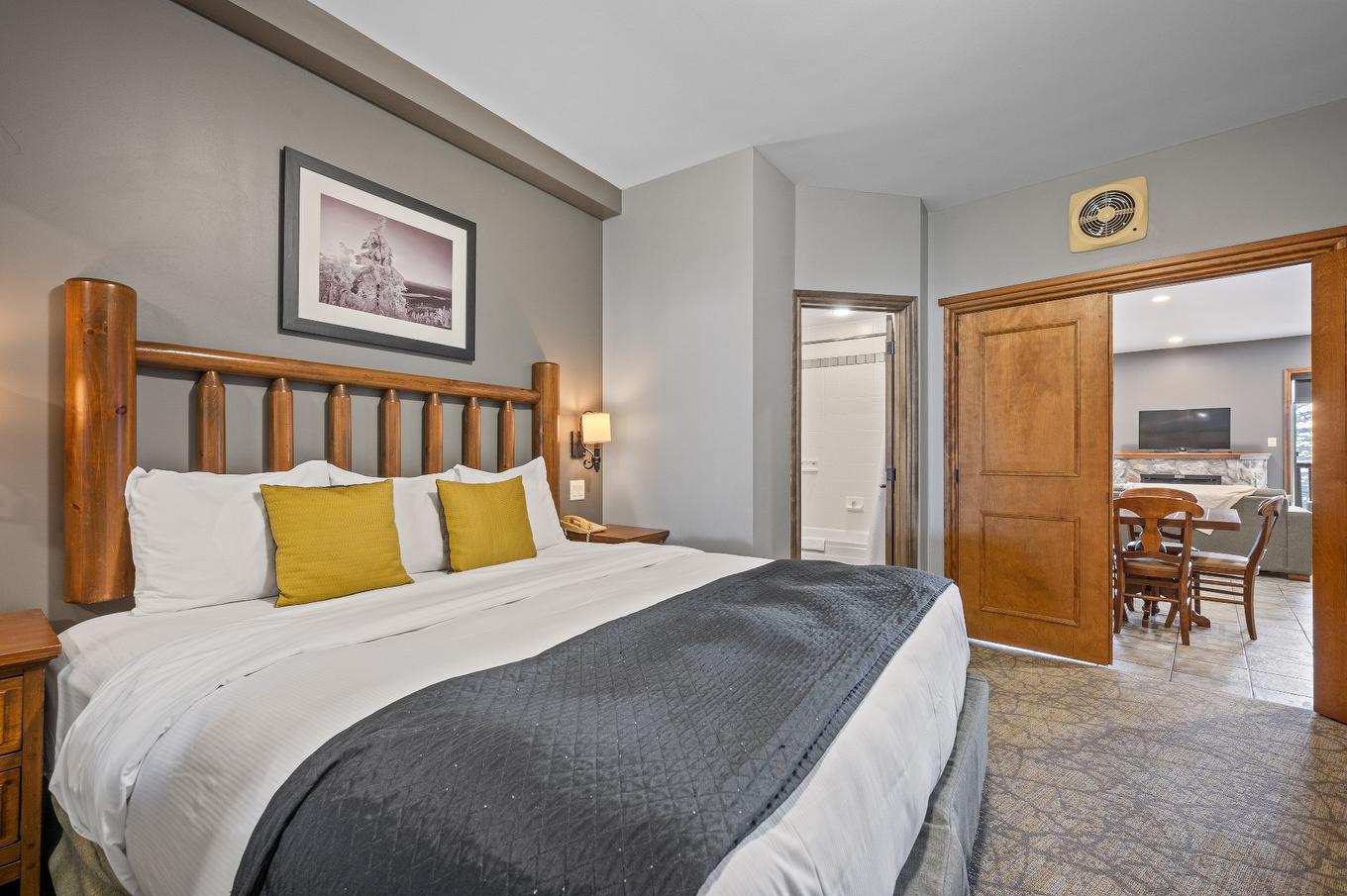 Bedroom - 227-2396 Rue Labelle, Mont-Tremblant, QC - Indoor Photo Showing Bedroom