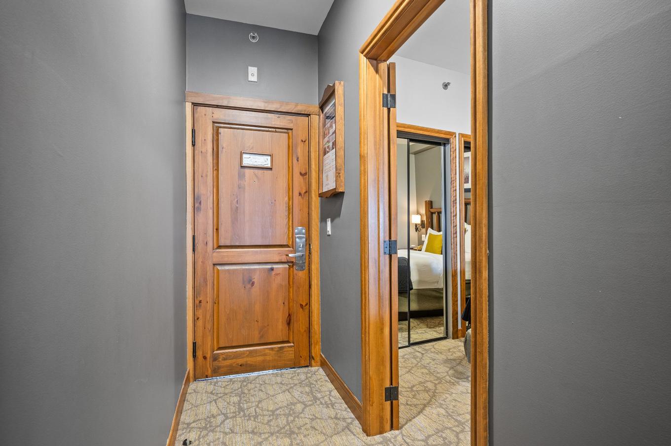 Hall - 227-2396 Rue Labelle, Mont-Tremblant, QC - Indoor Photo Showing Other Room