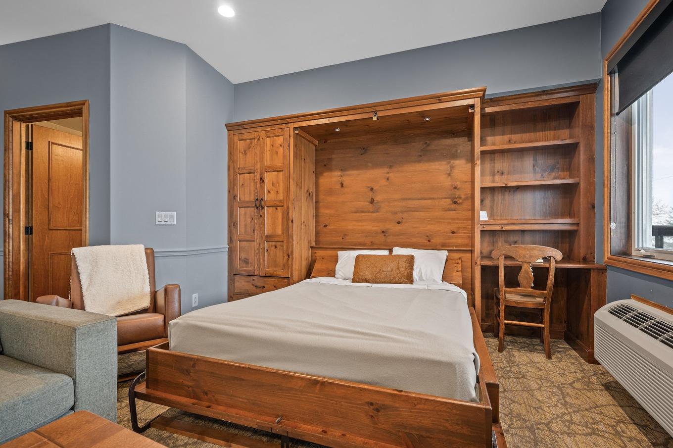 Living room - 227-2396 Rue Labelle, Mont-Tremblant, QC - Indoor Photo Showing Bedroom