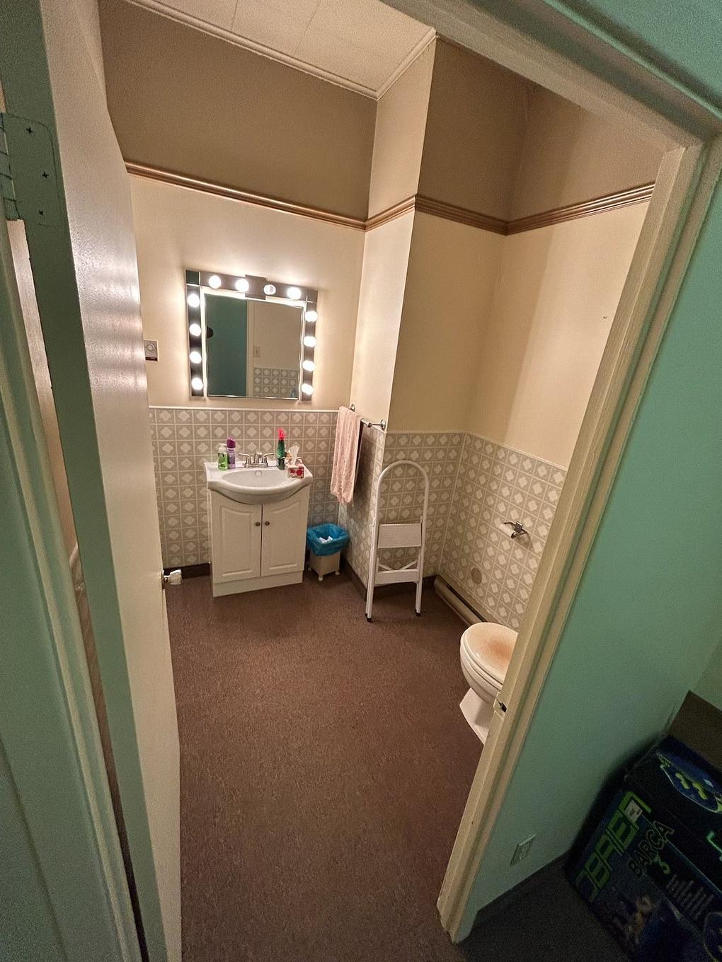 Salle de bains - 165 Rue Notre-Dame, Donnacona, QC - Indoor Photo Showing Bathroom