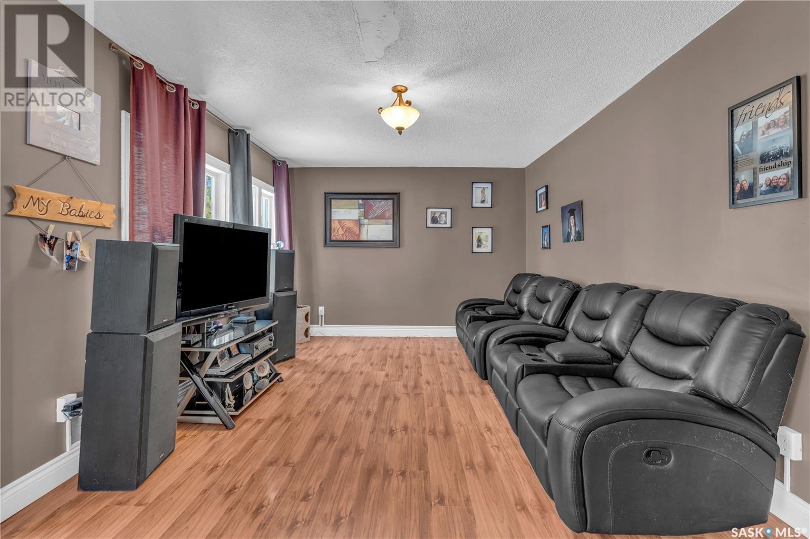 201 Blackstock Street, Strasbourg, SK - Indoor