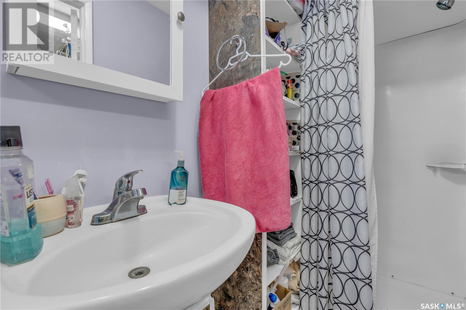 201 Blackstock Street, Strasbourg, SK - Indoor Photo Showing Bathroom