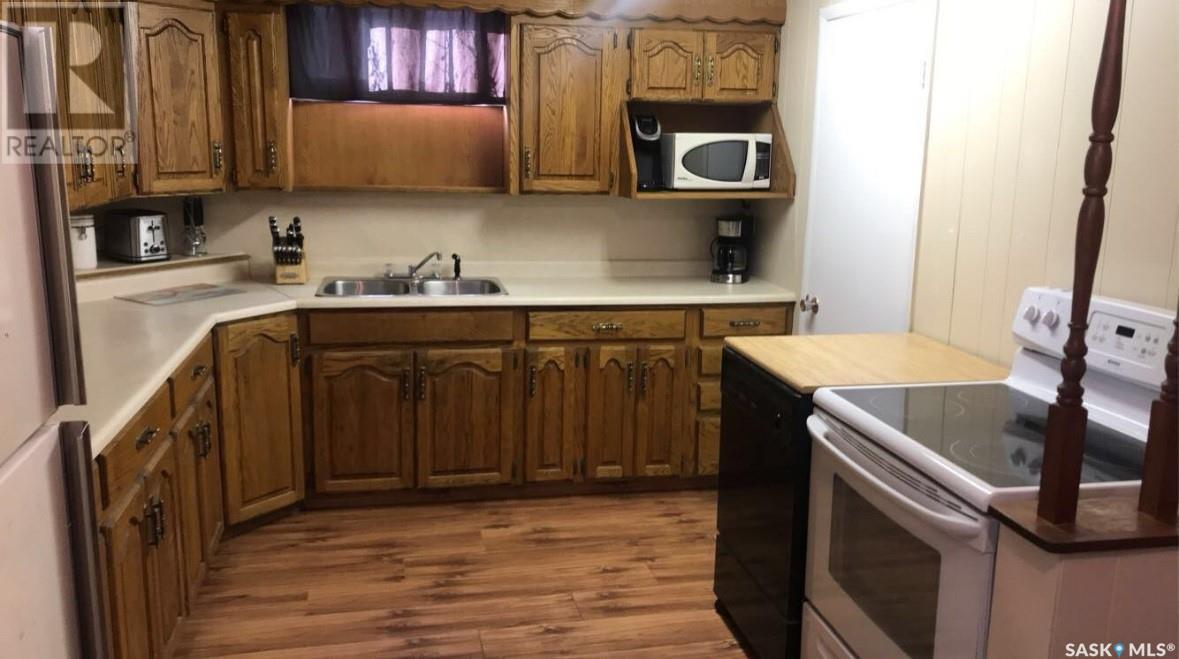 201 Blackstock Street, Strasbourg, SK - Indoor Photo Showing Kitchen With Double Sink