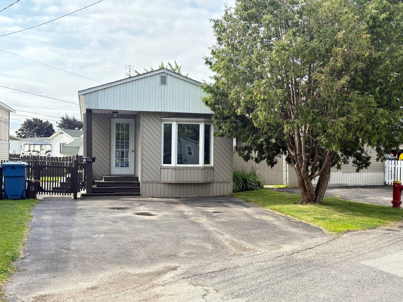 Stationnement - 128-3950 Boul. Sir-Wilfrid-Laurier, Longueuil (Saint-Hubert), QC - Outdoor