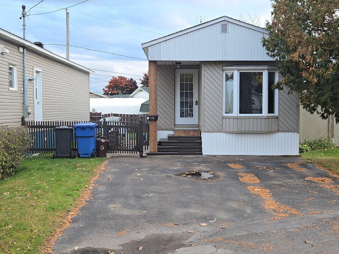 Façade - 128-3950 Boul. Sir-Wilfrid-Laurier, Longueuil (Saint-Hubert), QC - Outdoor