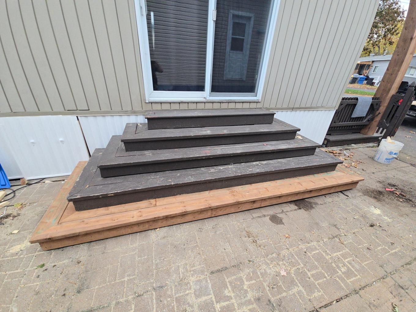 Escalier - 128-3950 Boul. Sir-Wilfrid-Laurier, Longueuil (Saint-Hubert), QC - Outdoor