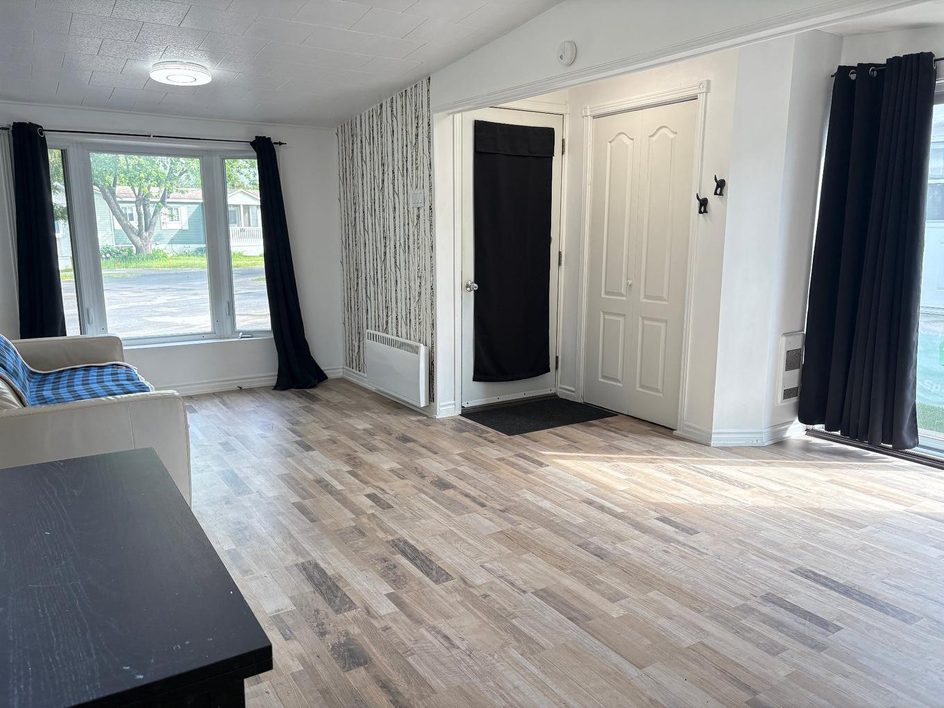 Salon - 128-3950 Boul. Sir-Wilfrid-Laurier, Longueuil (Saint-Hubert), QC - Indoor Photo Showing Other Room