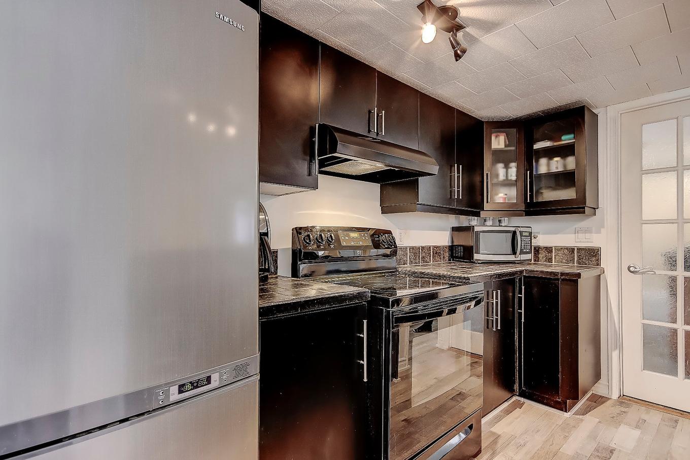Cuisine - 128-3950 Boul. Sir-Wilfrid-Laurier, Longueuil (Saint-Hubert), QC - Indoor Photo Showing Kitchen
