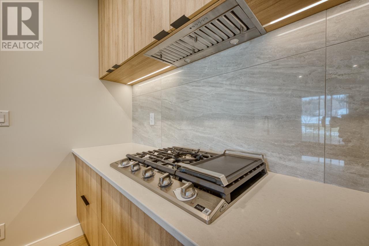 75 Predator Ridge Drive Unit# 208, Vernon, BC - Indoor Photo Showing Kitchen