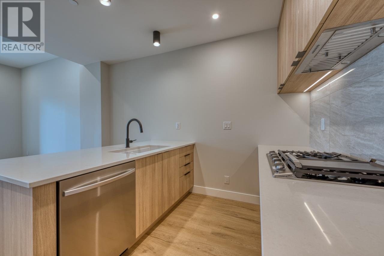 75 Predator Ridge Drive Unit# 208, Vernon, BC - Indoor Photo Showing Kitchen