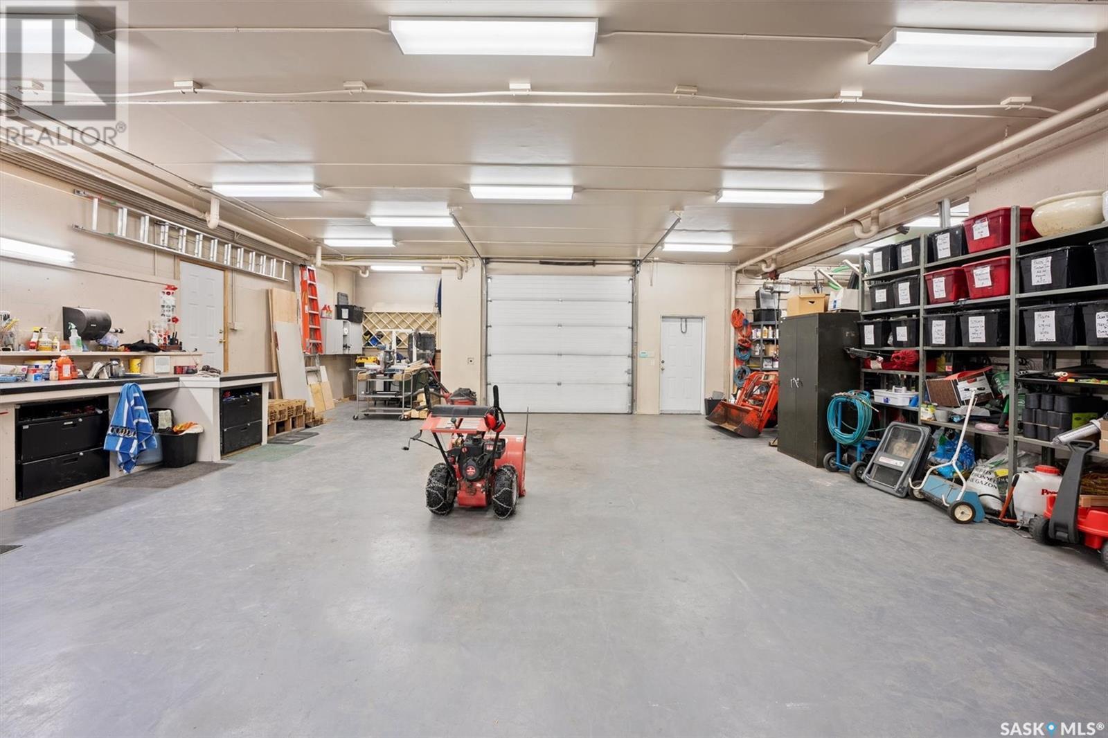 9 Cherry Lane, Corman Park Rm No. 344, SK - Indoor Photo Showing Garage