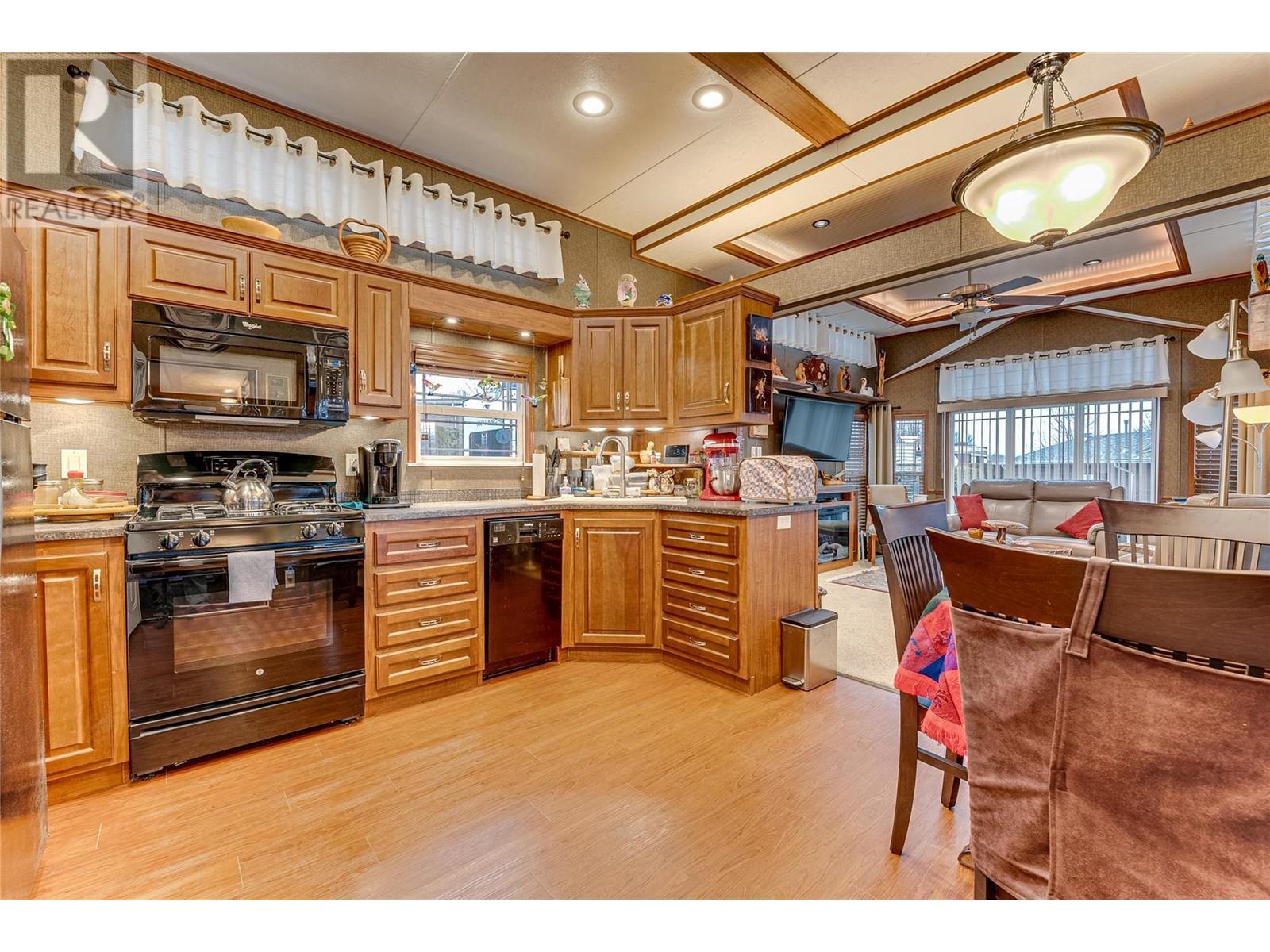 Lots of cabinets in your functional kitchen - 8000 Highland Road Unit# 42, Vernon, BC - Indoor Photo Showing Kitchen