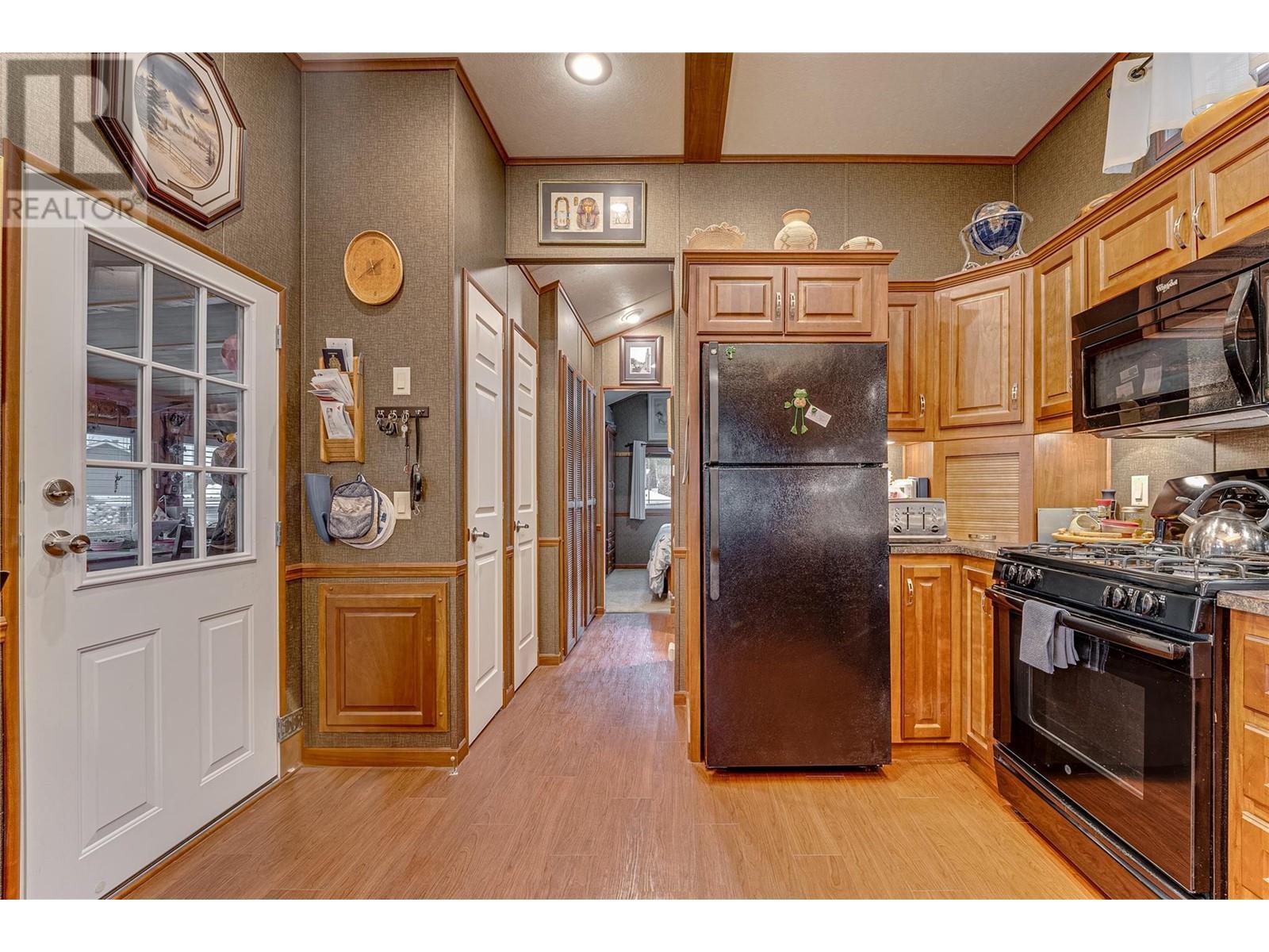 Kitchen view toward bedroom - 8000 Highland Road Unit# 42, Vernon, BC - Indoor Photo Showing Kitchen