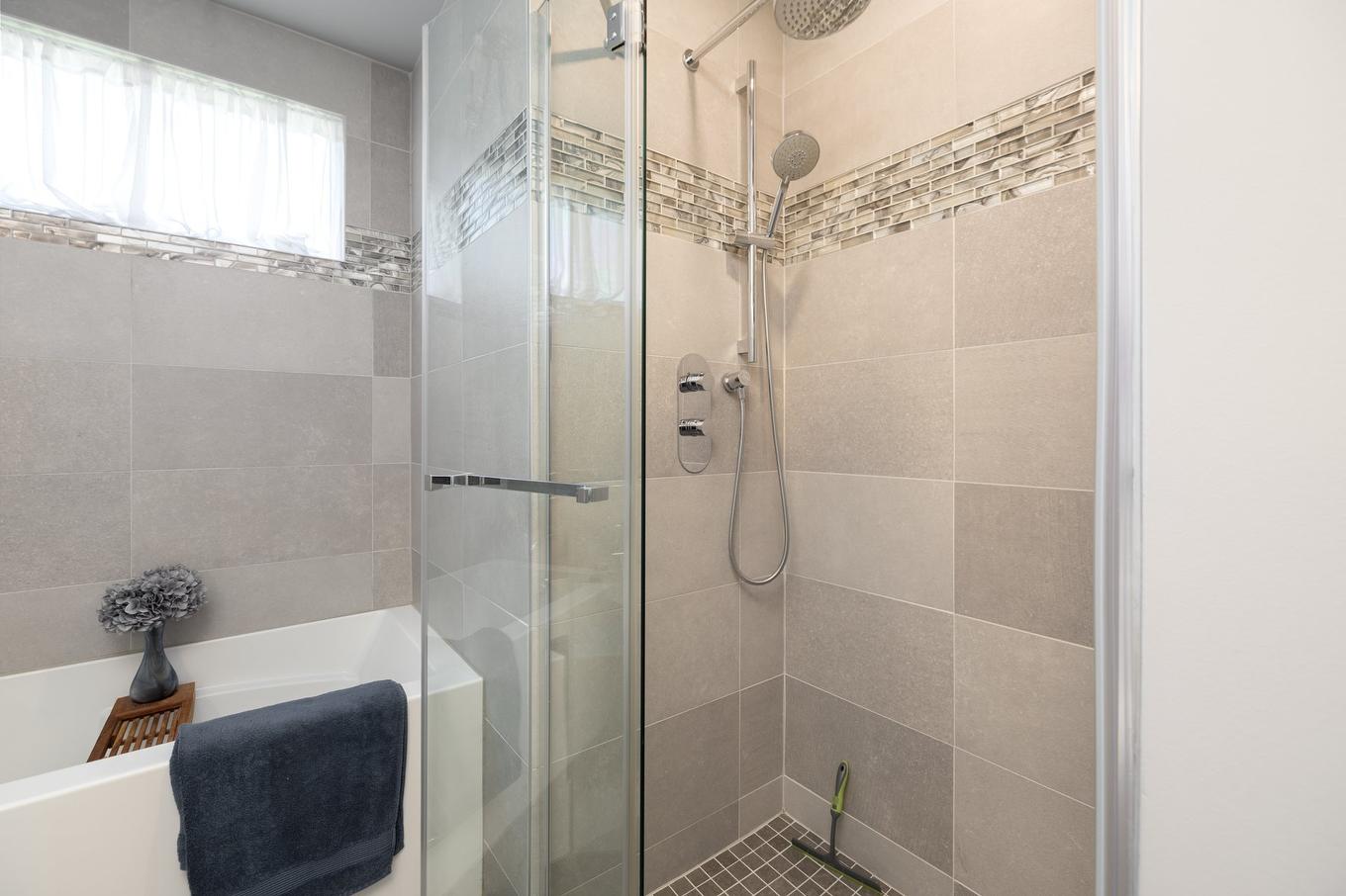 Bathroom - 1593 Boul. Perrot, Notre-Dame-De-L'Île-Perrot, QC - Indoor Photo Showing Bathroom