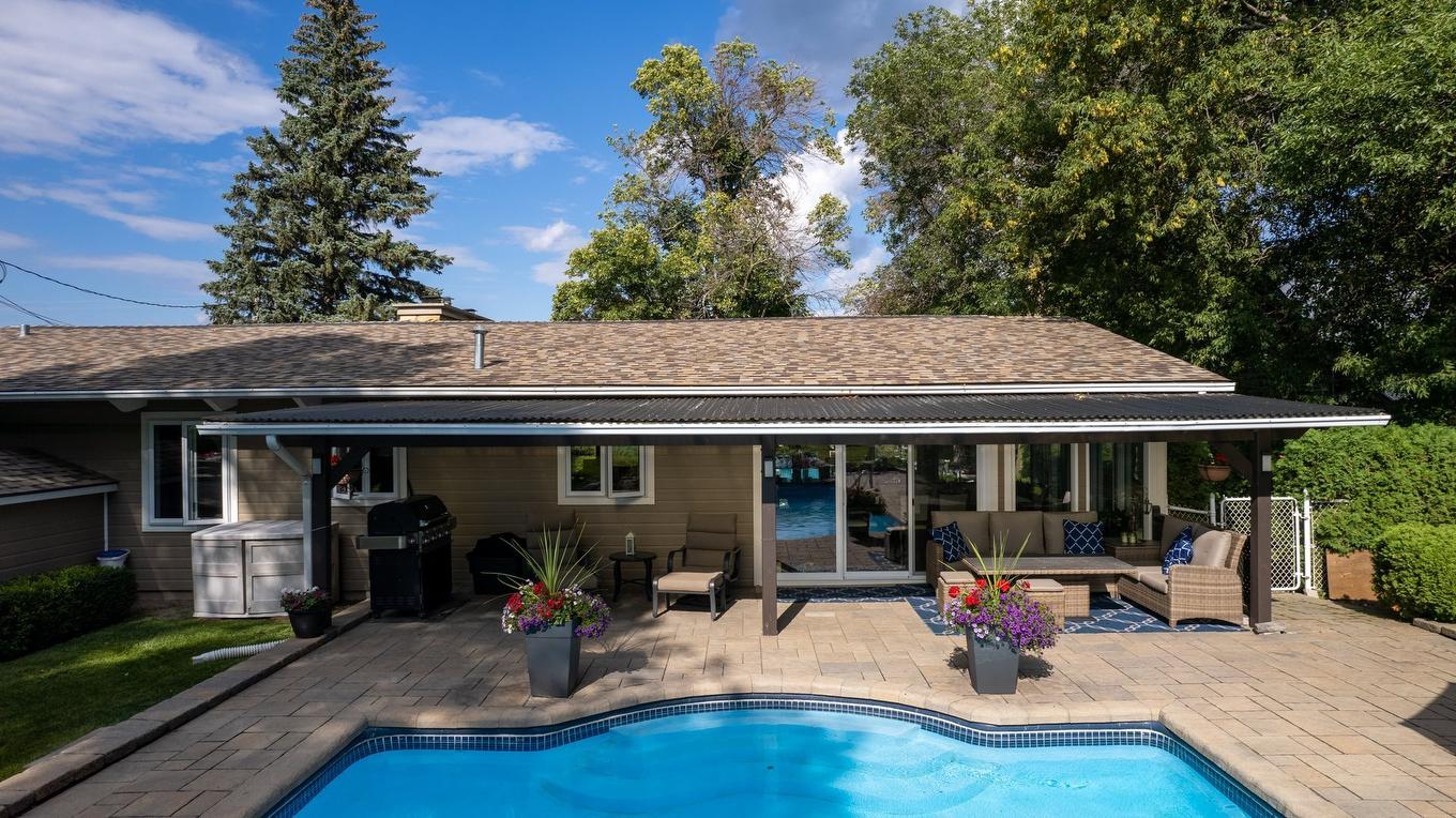 Patio - 1593 Boul. Perrot, Notre-Dame-De-L'Île-Perrot, QC - Outdoor With In Ground Pool With Deck Patio Veranda