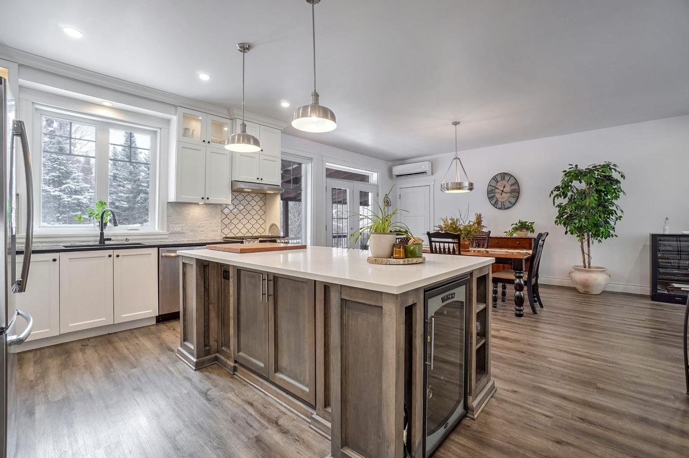 Vue d'ensemble - 111 Rue Du Joli-Bois, Sainte-Marguerite-Du-Lac-Masson, QC - Indoor Photo Showing Kitchen With Upgraded Kitchen