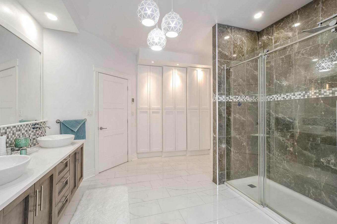 Salle de bains attenante à la CCP - 111 Rue Du Joli-Bois, Sainte-Marguerite-Du-Lac-Masson, QC - Indoor Photo Showing Bathroom