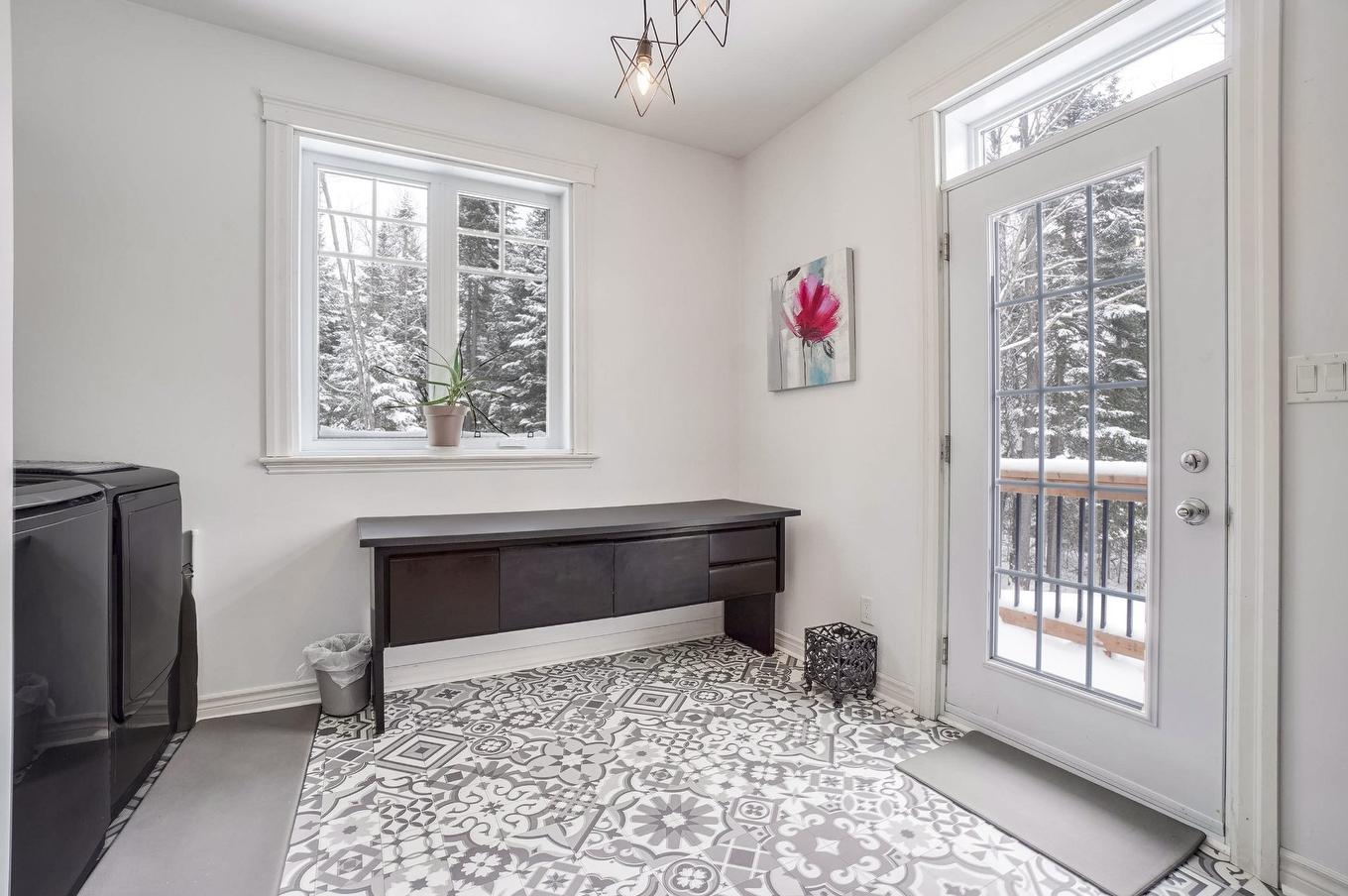 Salle de lavage - 111 Rue Du Joli-Bois, Sainte-Marguerite-Du-Lac-Masson, QC - Indoor Photo Showing Other Room