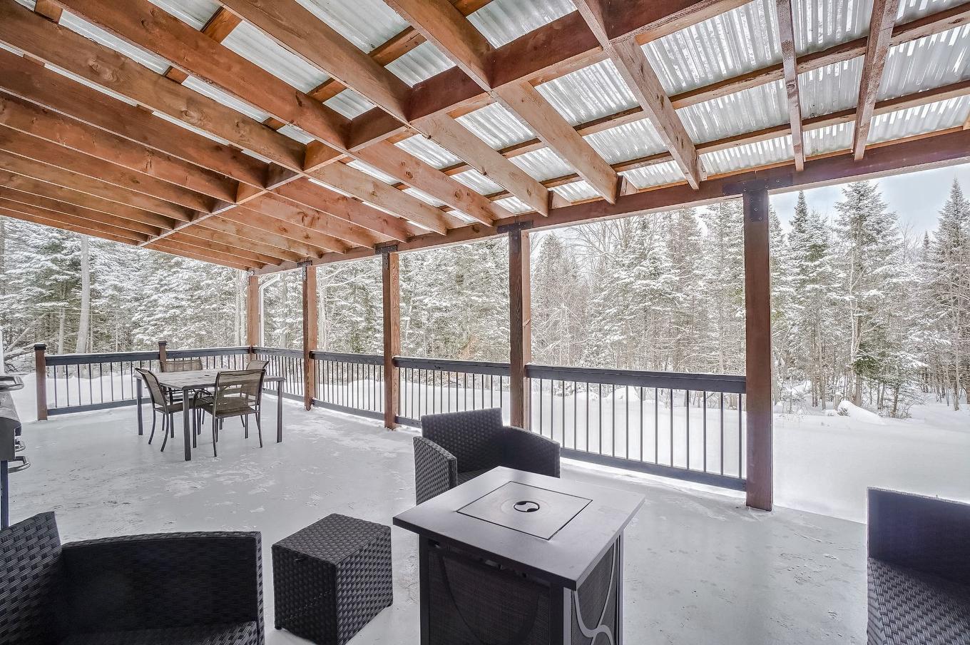 Terrasse - 111 Rue Du Joli-Bois, Sainte-Marguerite-Du-Lac-Masson, QC -