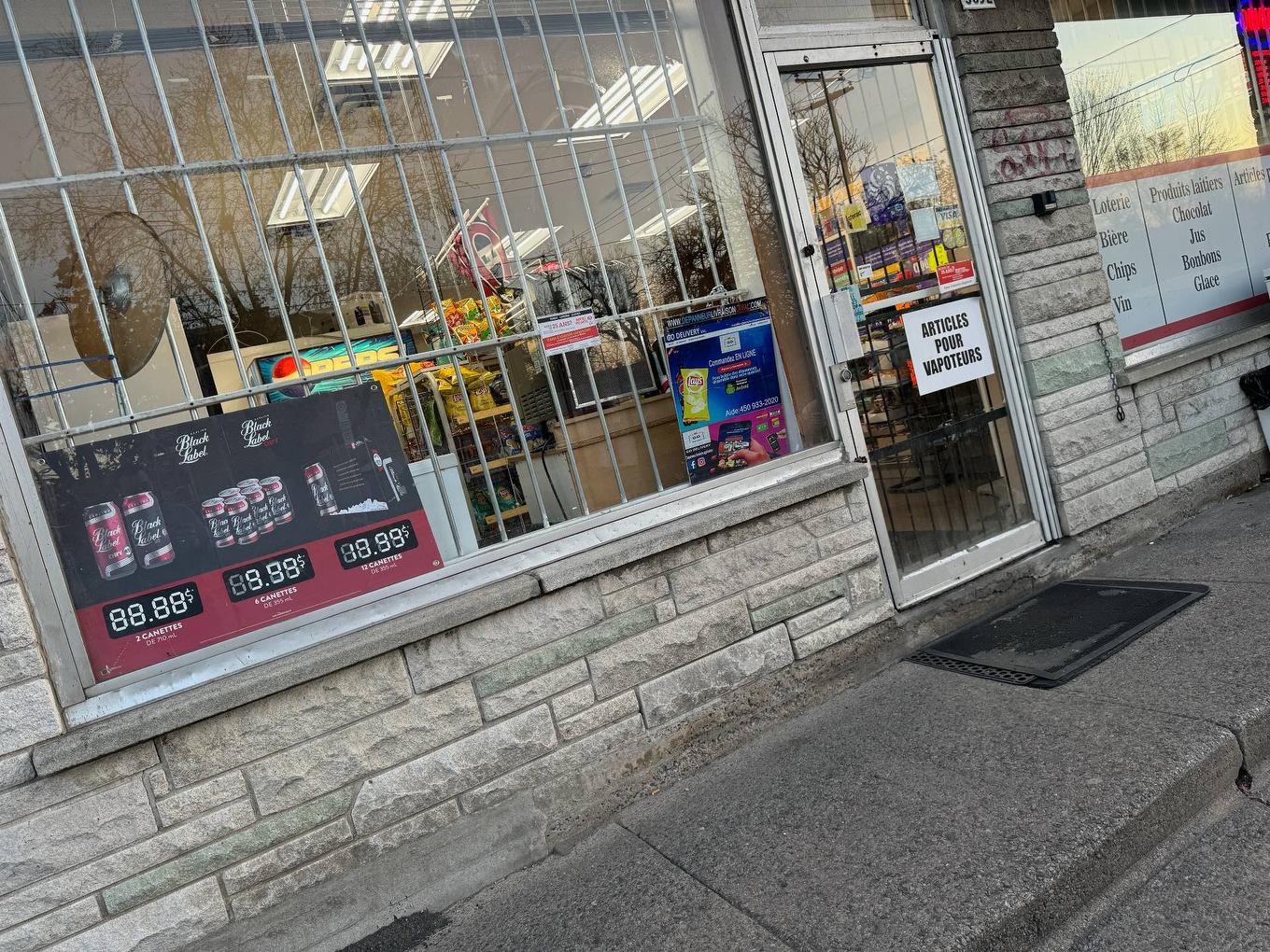 Commerce - 3852 Boul. Perron, Laval (Chomedey), QC