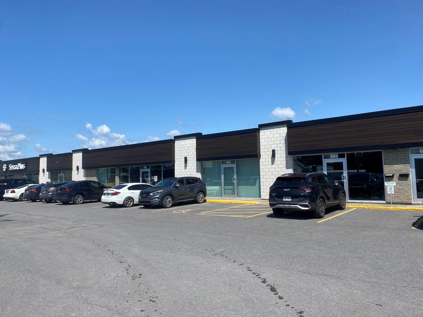 Frontage - 695 Rue St-Jacques, Saint-Jean-Sur-Richelieu, QC