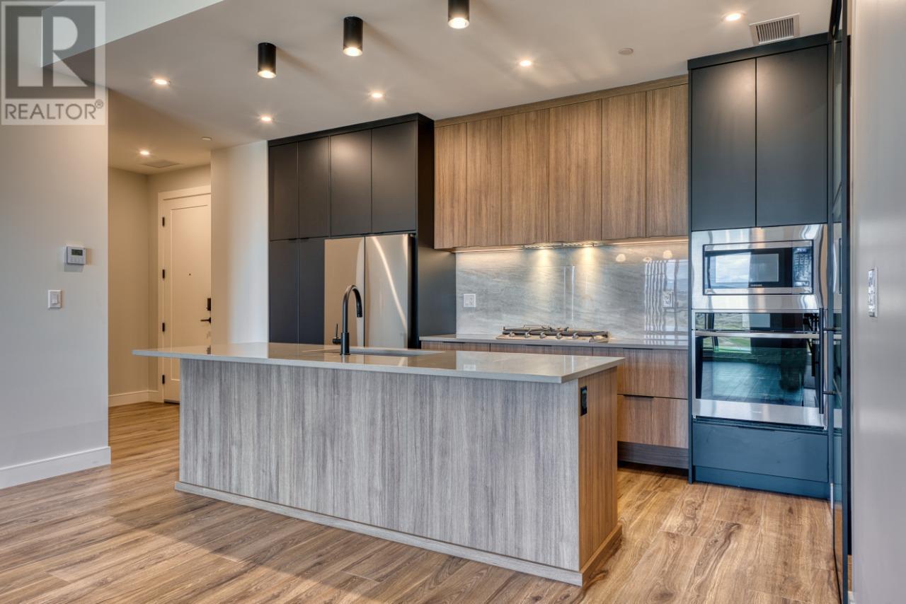 75 Predator Ridge Drive Unit# 202, Vernon, BC - Indoor Photo Showing Kitchen With Stainless Steel Kitchen With Upgraded Kitchen