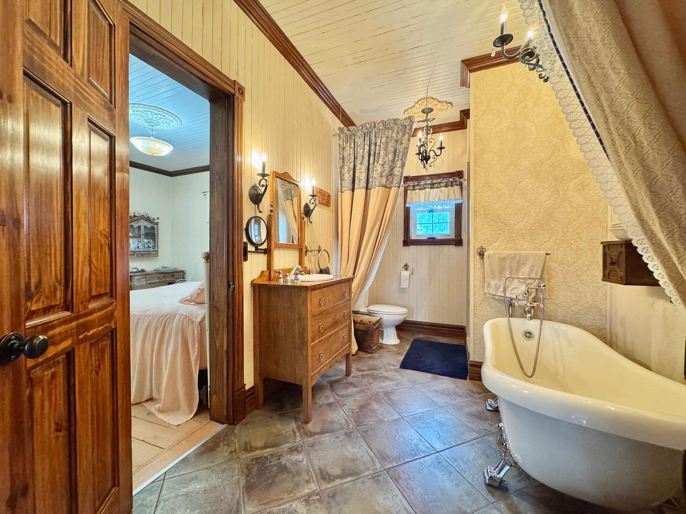 Ensuite bathroom - 51C Rue Principale N., Saint-Bruno-De-Guigues, QC - Indoor
