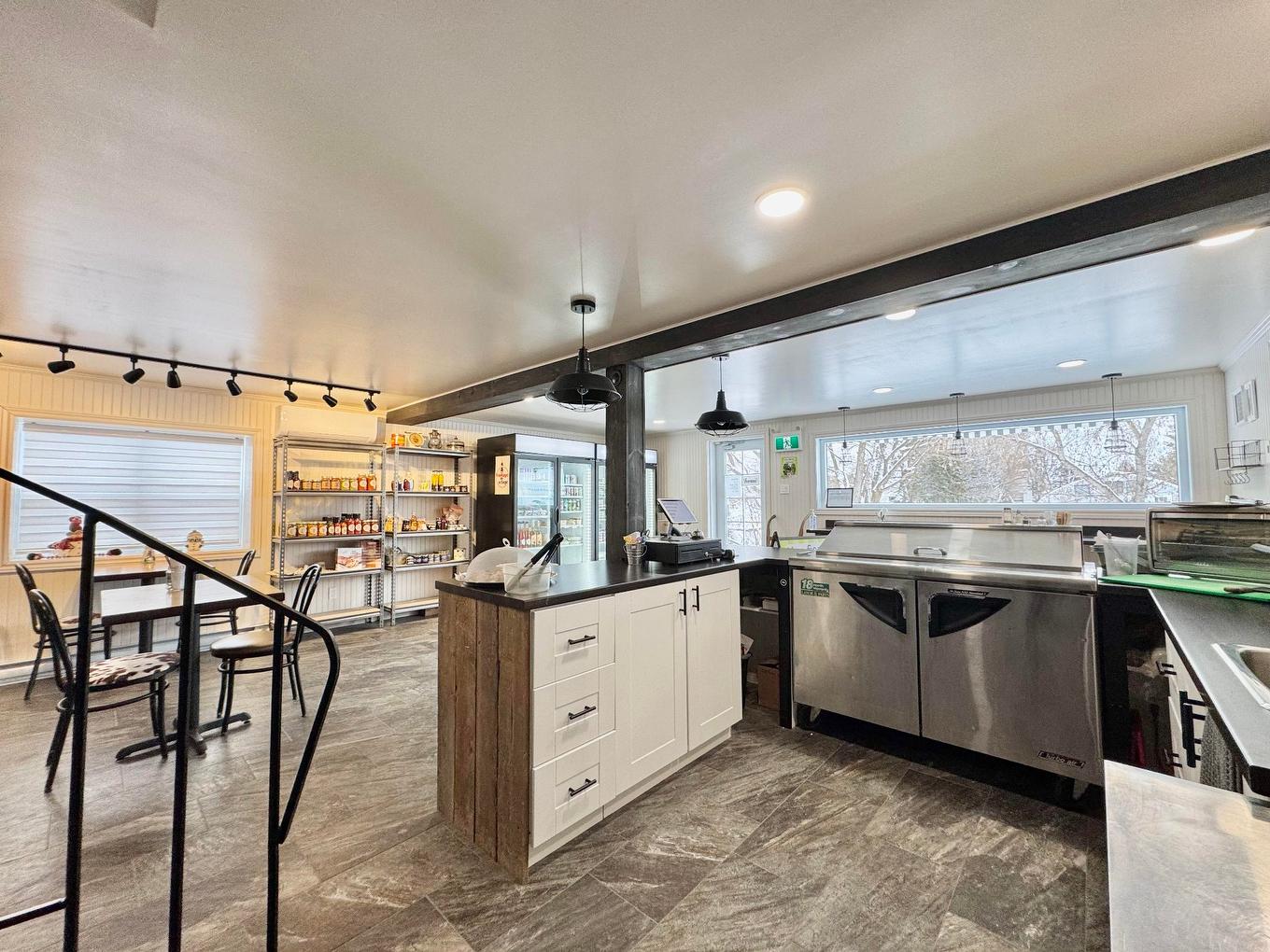 Interior - 51C Rue Principale N., Saint-Bruno-De-Guigues, QC - Indoor