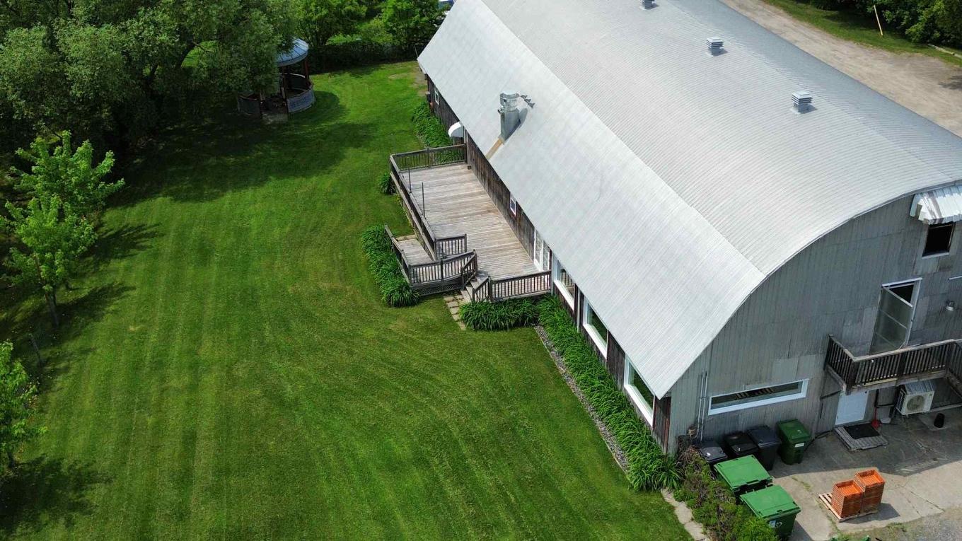 Greenhouse - 51C Rue Principale N., Saint-Bruno-De-Guigues, QC - Outdoor