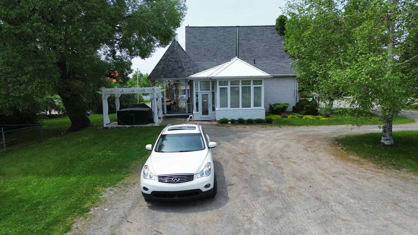 Frontage - 51C Rue Principale N., Saint-Bruno-De-Guigues, QC - Outdoor