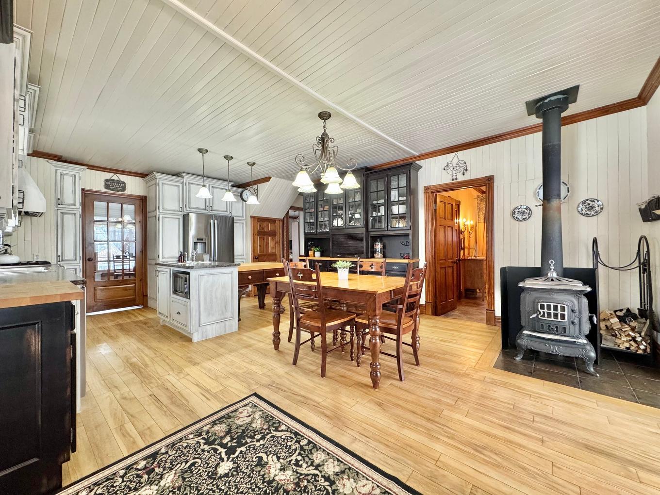 Kitchen - 51C Rue Principale N., Saint-Bruno-De-Guigues, QC - Indoor Photo Showing Dining Room