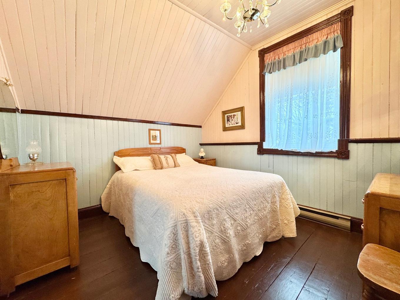 Bedroom - 51C Rue Principale N., Saint-Bruno-De-Guigues, QC - Indoor Photo Showing Bedroom