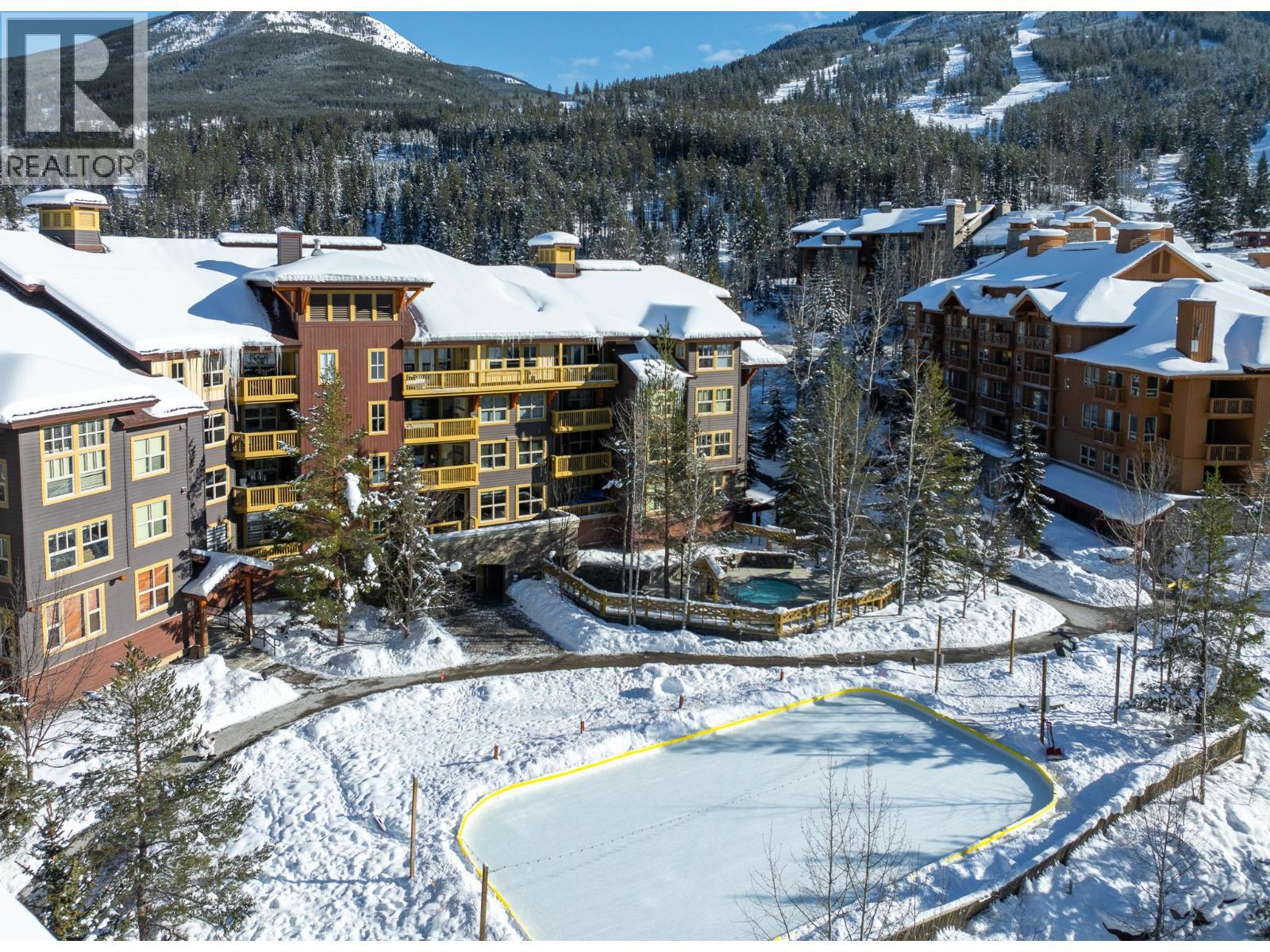 2070 Summit Drive Unit# 301A, Panorama, BC - Outdoor With Balcony