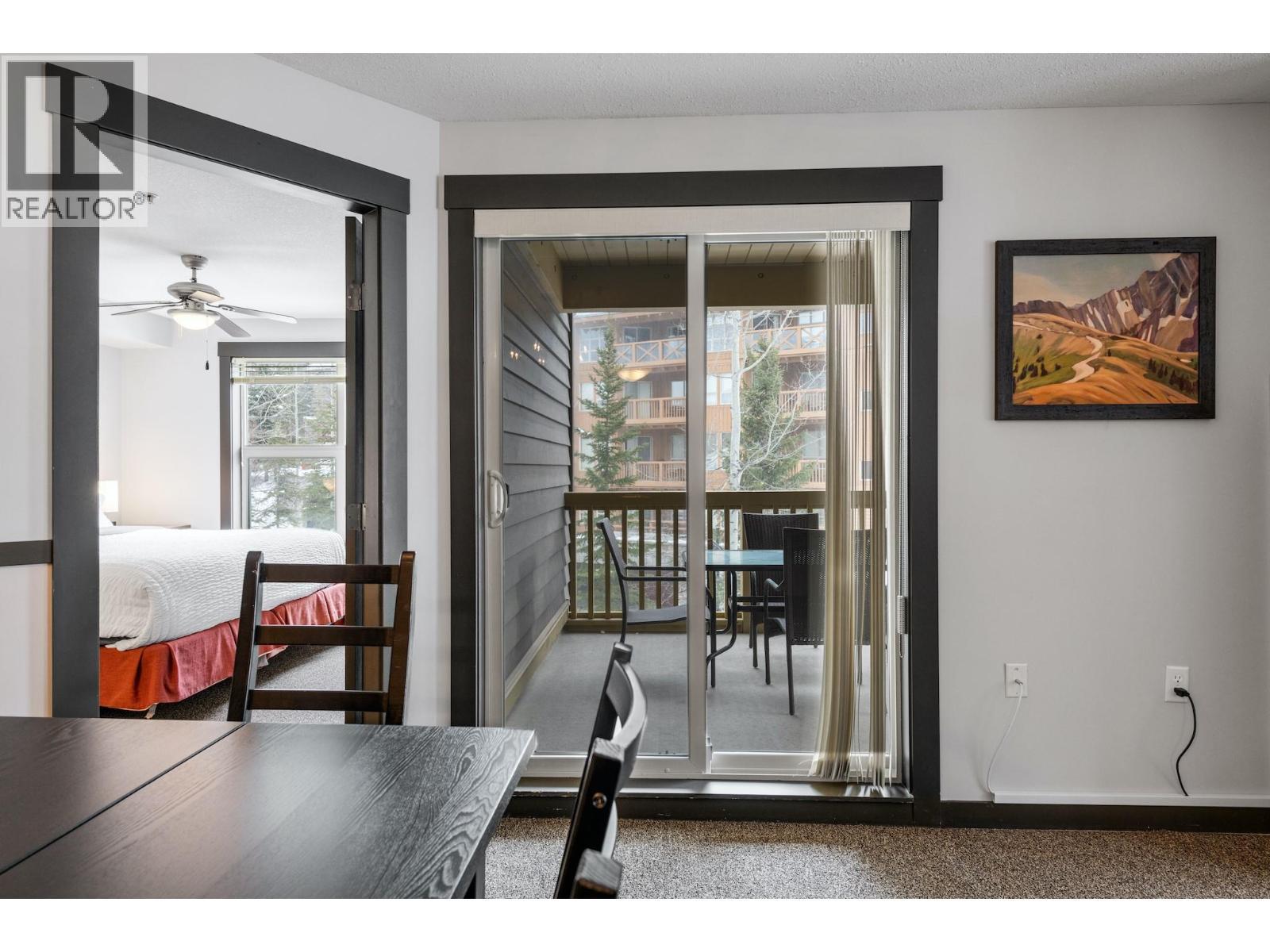 2070 Summit Drive Unit# 301A, Panorama, BC - Indoor