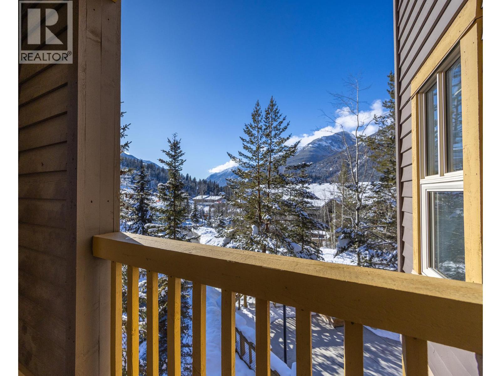 2070 Summit Drive Unit# 301A, Panorama, BC - Outdoor With Balcony
