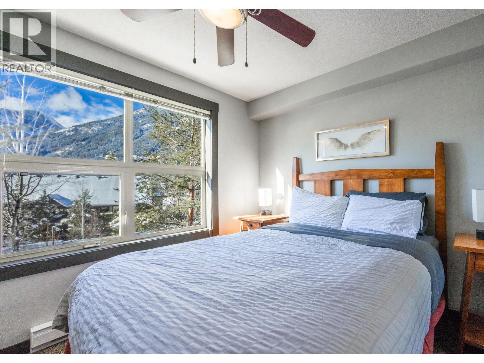 2070 Summit Drive Unit# 301A, Panorama, BC - Indoor Photo Showing Bedroom