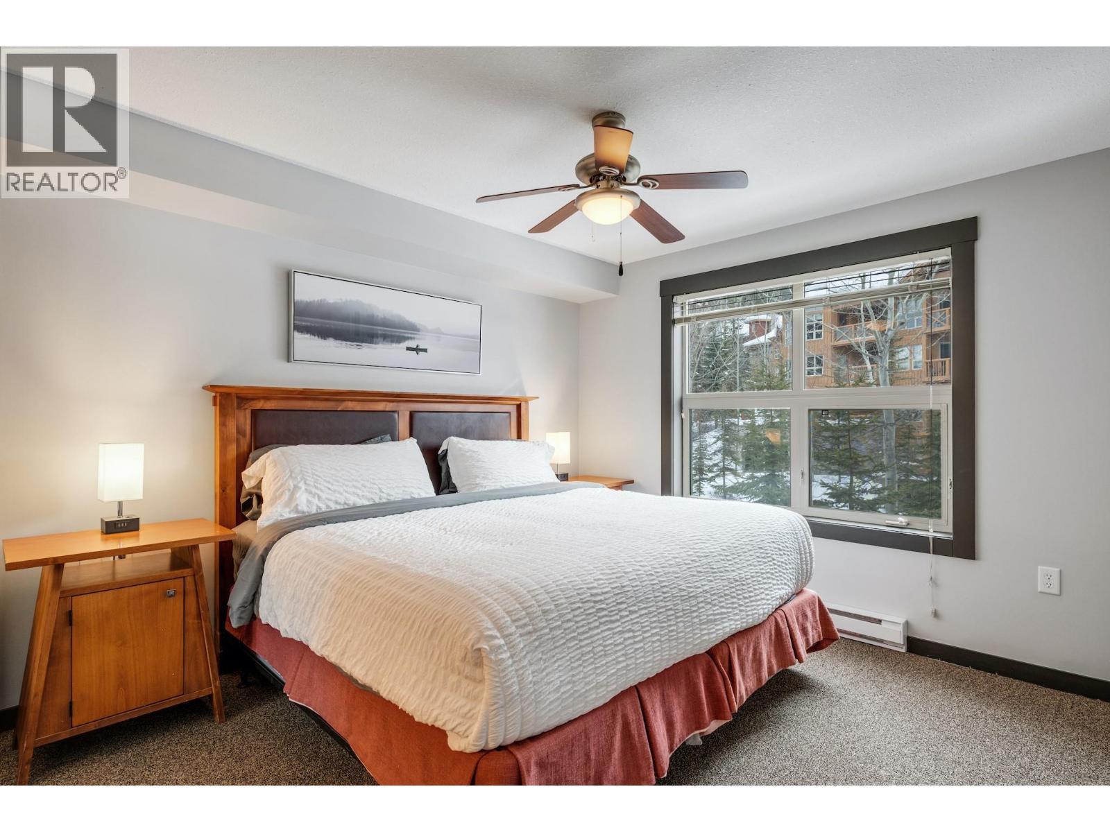 2070 Summit Drive Unit# 301A, Panorama, BC - Indoor Photo Showing Bedroom