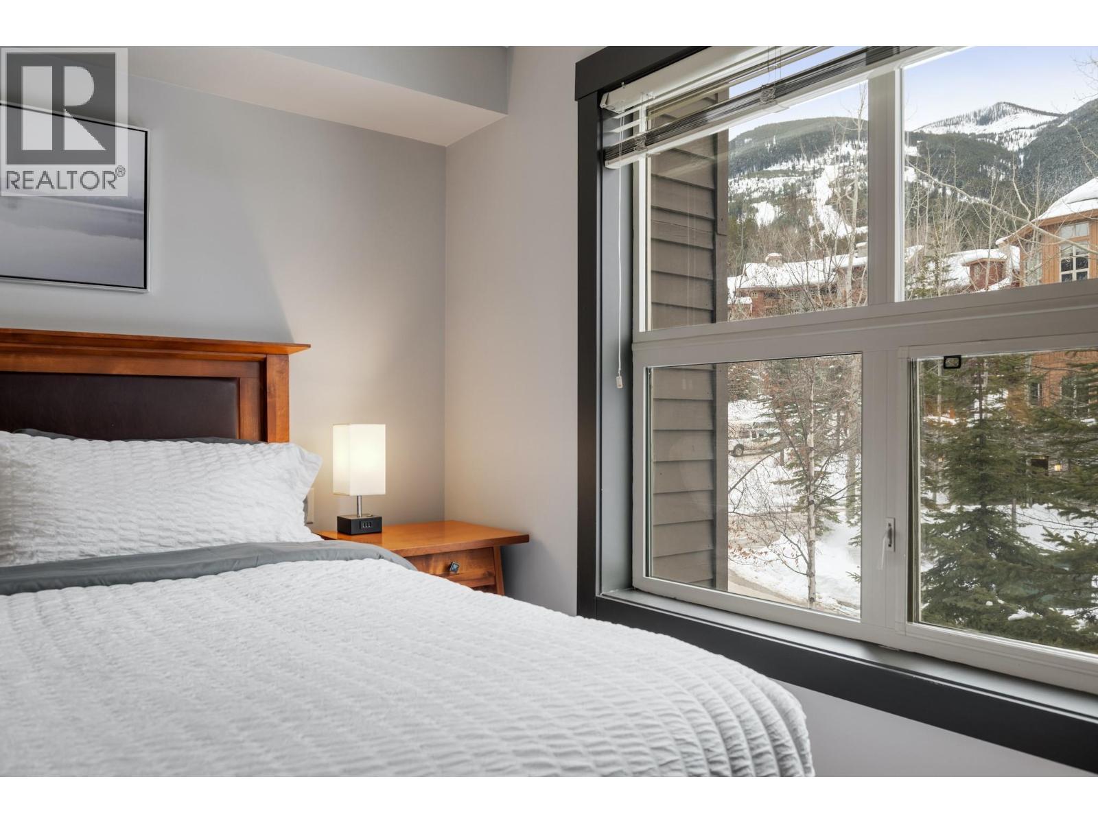 2070 Summit Drive Unit# 301A, Panorama, BC - Indoor Photo Showing Bedroom