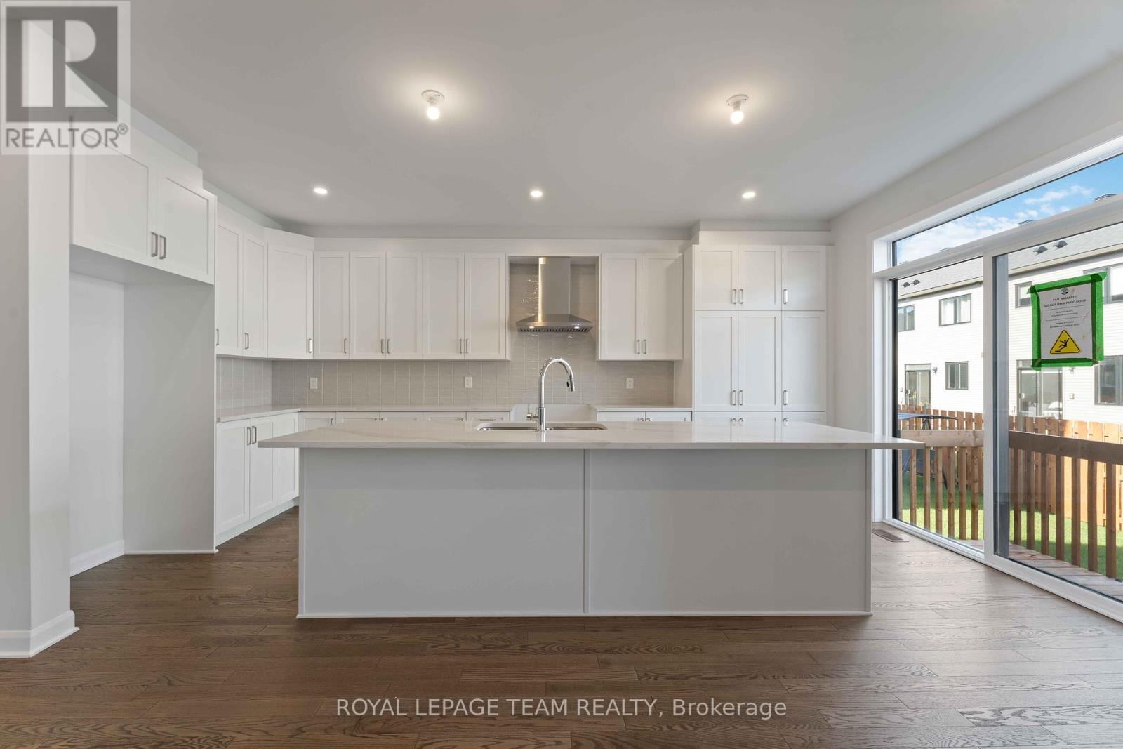 214 Prosperity Walk, Ottawa, ON - Indoor Photo Showing Kitchen