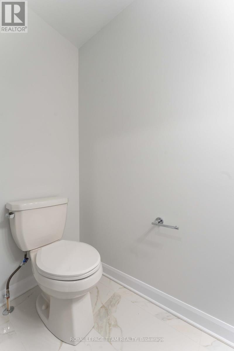 214 Prosperity Walk, Ottawa, ON - Indoor Photo Showing Bathroom