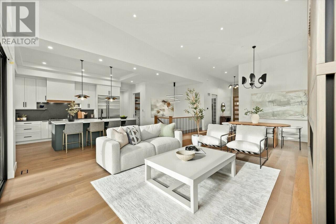 124 Wildsong Crescent W, Vernon, BC - Indoor Photo Showing Living Room