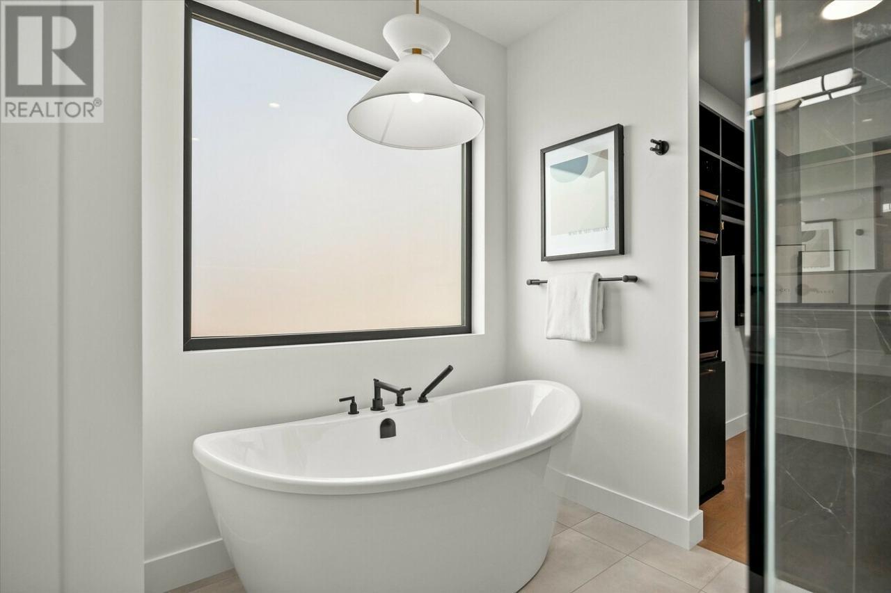 124 Wildsong Crescent W, Vernon, BC - Indoor Photo Showing Bathroom