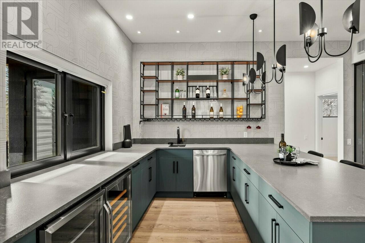 124 Wildsong Crescent W, Vernon, BC - Indoor Photo Showing Kitchen With Upgraded Kitchen