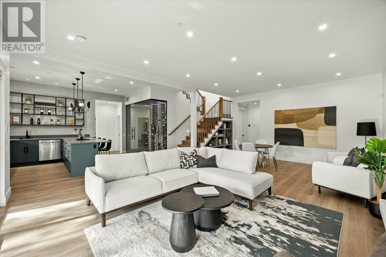 124 Wildsong Crescent W, Vernon, BC - Indoor Photo Showing Living Room