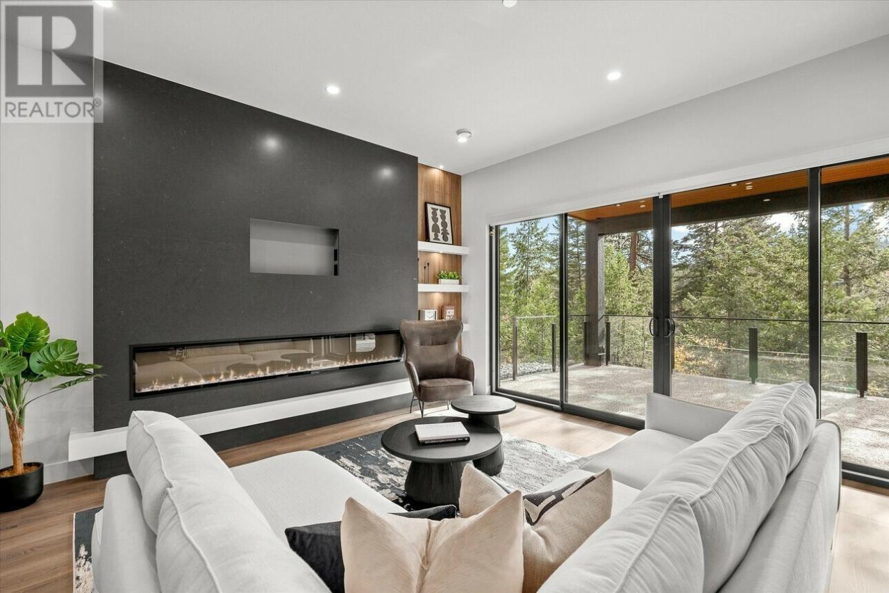 124 Wildsong Crescent W, Vernon, BC - Indoor Photo Showing Living Room With Fireplace